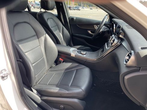 Used 2019 Mercedes-Benz C 300 4MATIC Sedan w/ Premium Package image 19