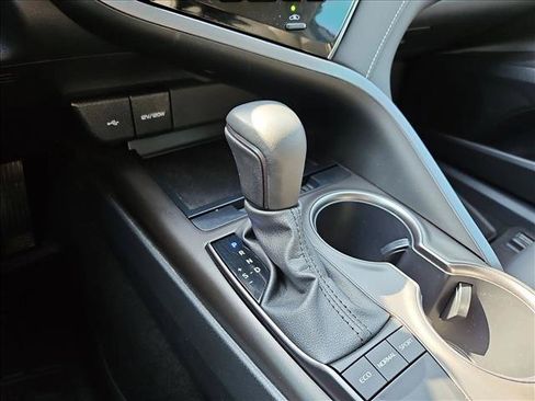 Used 2024 Toyota Camry SE FWD image 11