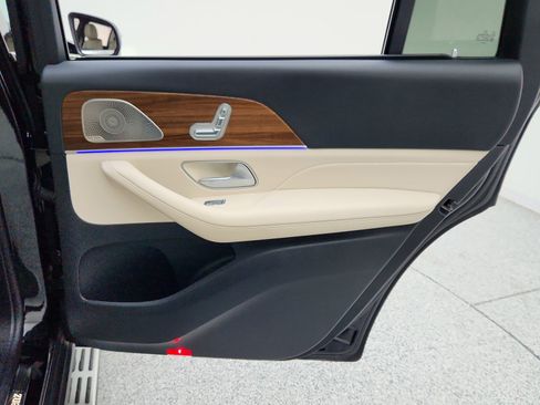 Certified 2025 Mercedes-Benz GLS 450 4MATIC image 34