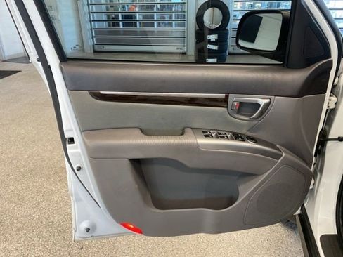 Used 2010 Hyundai Santa Fe GLS image 24