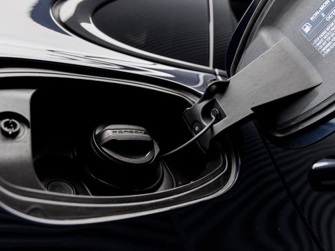 Certified 2025 Porsche Cayenne Coupe image 29