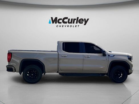 Used 2022 GMC Sierra 1500 AT4 w/ AT4 Preferred Package AWD/4WD image 8