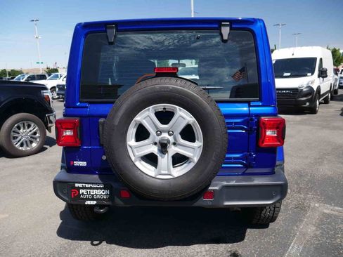 Used 2018 Jeep Wrangler Unlimited Sahara w/ Safety Group AWD/4WD image 22