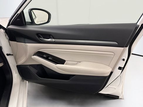 Used 2022 Nissan Altima 2.5 SV w/ SV Premium Package image 33