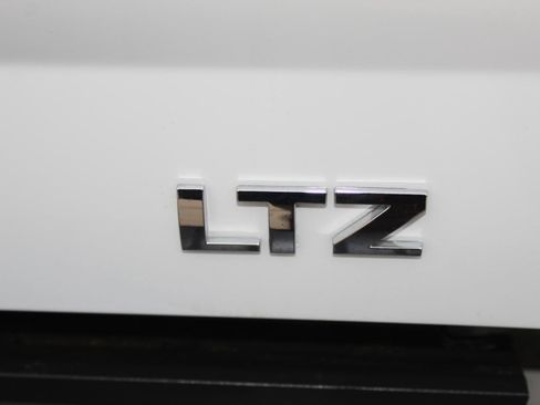 Used 2018 Chevrolet Silverado 1500 LTZ Z71 AWD/4WD image 8
