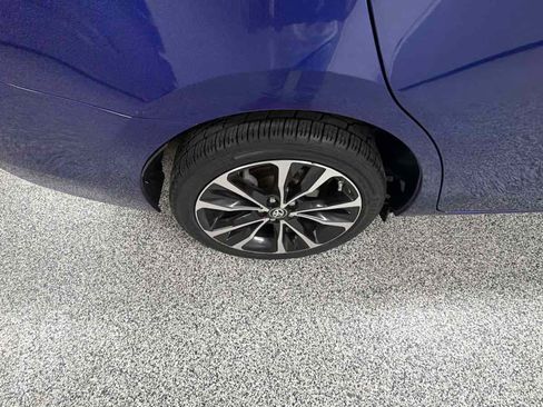 Used 2018 Toyota Corolla SE w/ SE Premium Package image 38