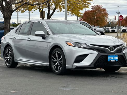 Used 2020 Toyota Camry SE image 9