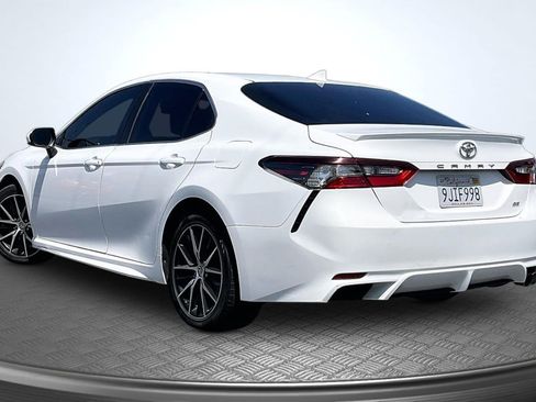 Used 2021 Toyota Camry SE FWD image 2