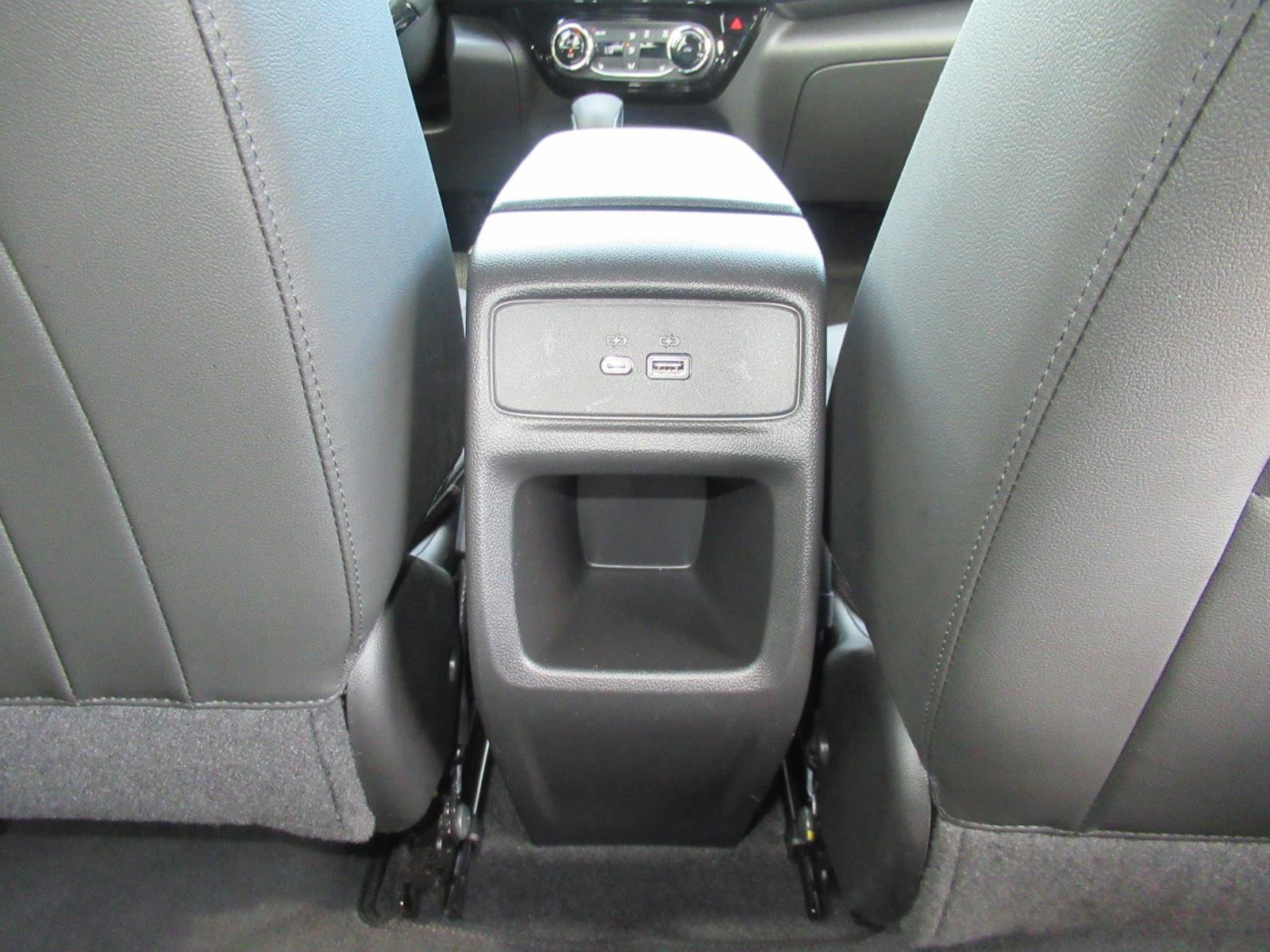 Used 2024 Chevrolet Trax RS w/ Sunroof Package FWD image 37