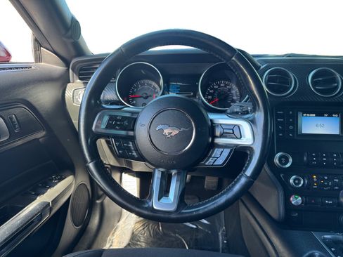 Used 2019 Ford Mustang Convertible RWD image 12