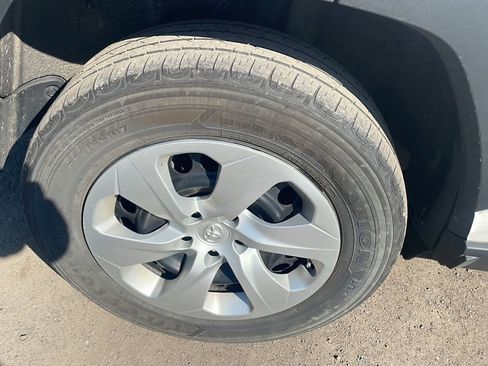 Used 2022 Toyota RAV4 LE image 23