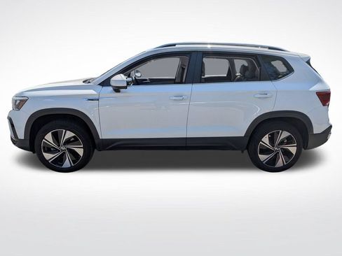 Used 2023 Volkswagen Taos SE w/ Panoramic Sunroof Package AWD/4WD image 7