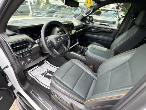 Certified 2025 GMC Yukon XL AT4 w/ LPO, Floor Liner Package AWD/4WD image 37