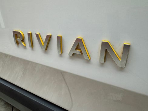 Used 2023 Rivian R1S Adventure AWD/4WD image 8