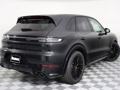 New 2026 Porsche Cayenne GTS image 7
