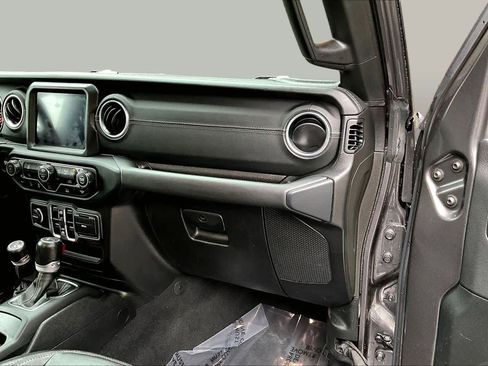Used 2020 Jeep Gladiator Overland w/ Popular Equipment Package AWD/4WD image 17