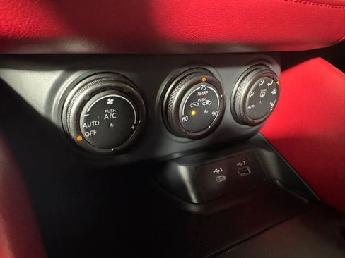 Used 2023 Nissan Z w/ Floor Mat Package (L93) RWD image 20