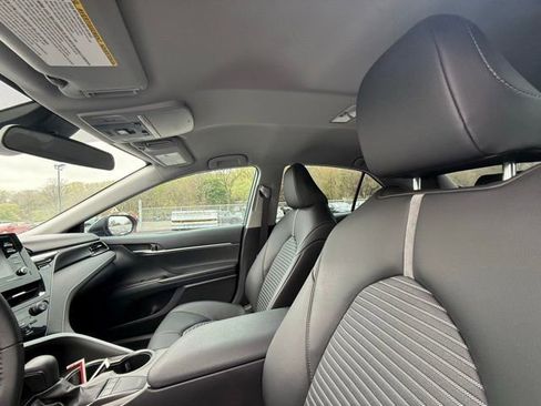 Used 2023 Toyota Camry SE FWD image 6