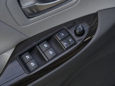 Used 2017 Toyota Sienna XLE Premium FWD image 20