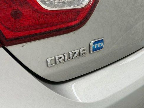 Used 2019 Chevrolet Cruze Diesel w/ Sun And Sound Package FWD image 10