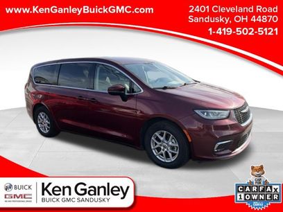 Used 2023 Chrysler Pacifica Touring-L