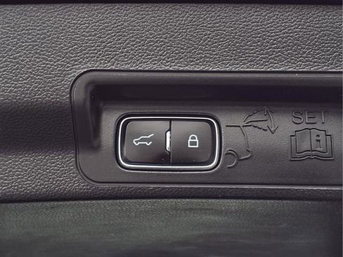 Used 2023 Ford Explorer Platinum w/ Technology Package AWD/4WD image 6