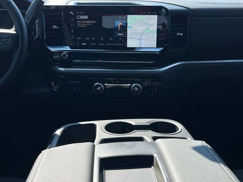 New 2025 GMC Sierra 1500 SLE w/ Preferred Package image 16