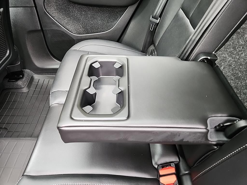 Certified 2026 Volvo XC40 B5 Plus AWD/4WD image 29