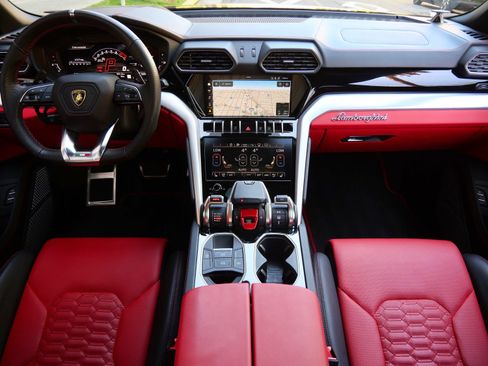Used 2022 Lamborghini Urus image 7
