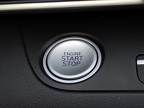 Used 2023 Hyundai Elantra Limited image 38