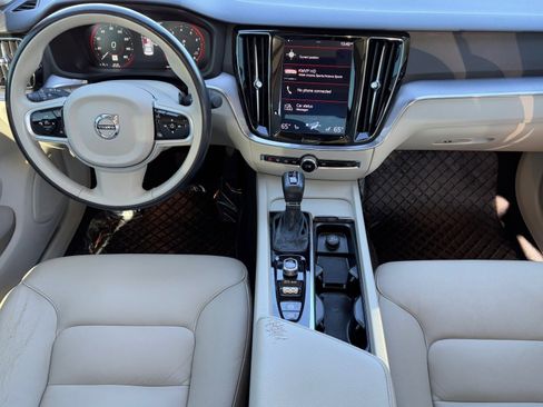 Used 2020 Volvo S60 T6 Momentum image 14