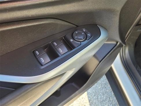 Certified 2025 Chevrolet Trax LS image 17