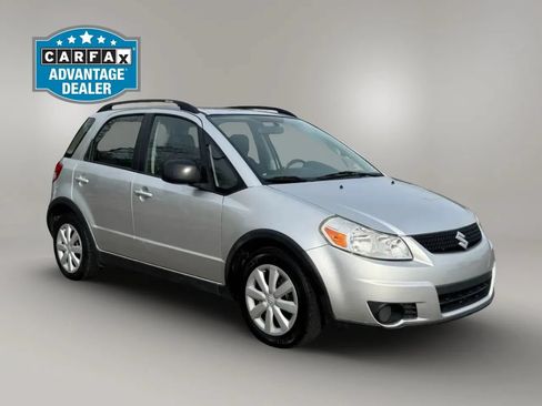 Used 2010 Suzuki SX4 Hatchback FWD image 3