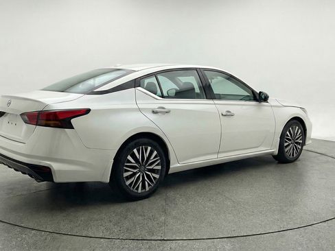 Used 2025 Nissan Altima 2.5 SV FWD image 9