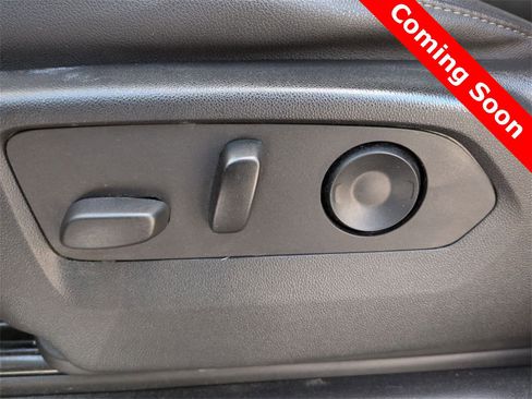 Used 2022 Chevrolet Suburban LT w/ Luxury Package image 17