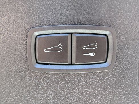 Certified 2025 Porsche Macan GTS image 15