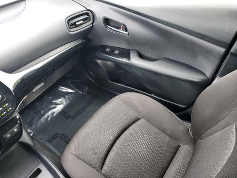Used 2020 Toyota Prius LE image 11
