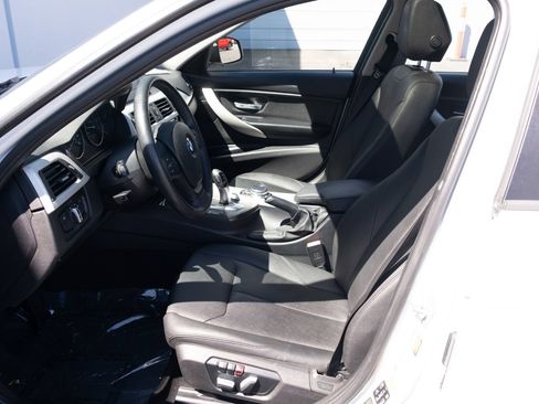 Used 2018 BMW 320i xDrive Sedan w/ Convenience Package AWD/4WD image 11