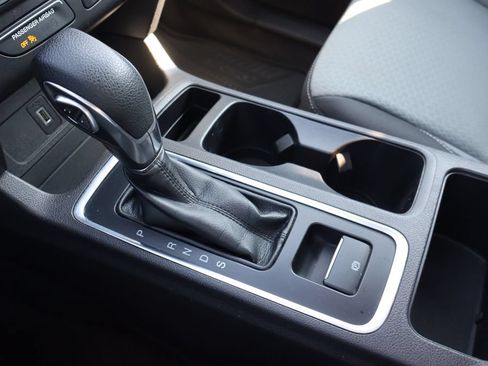Used 2019 Ford Escape SE FWD image 9