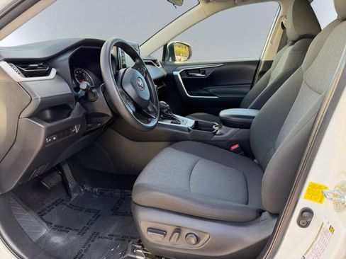 Used 2021 Toyota RAV4 XLE image 11