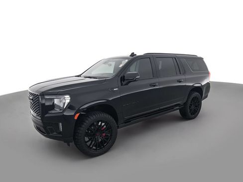 Used 2021 GMC Yukon XL Denali w/ Denali Premium Package AWD/4WD image 9