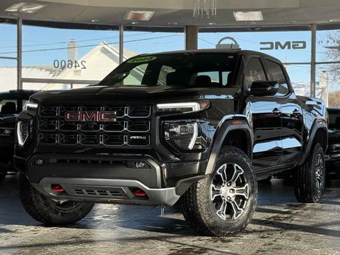 Used 2025 GMC Canyon AT4 w/ Technology Plus Package AWD/4WD image 15