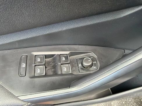 Used 2024 Volkswagen Jetta SE FWD image 19
