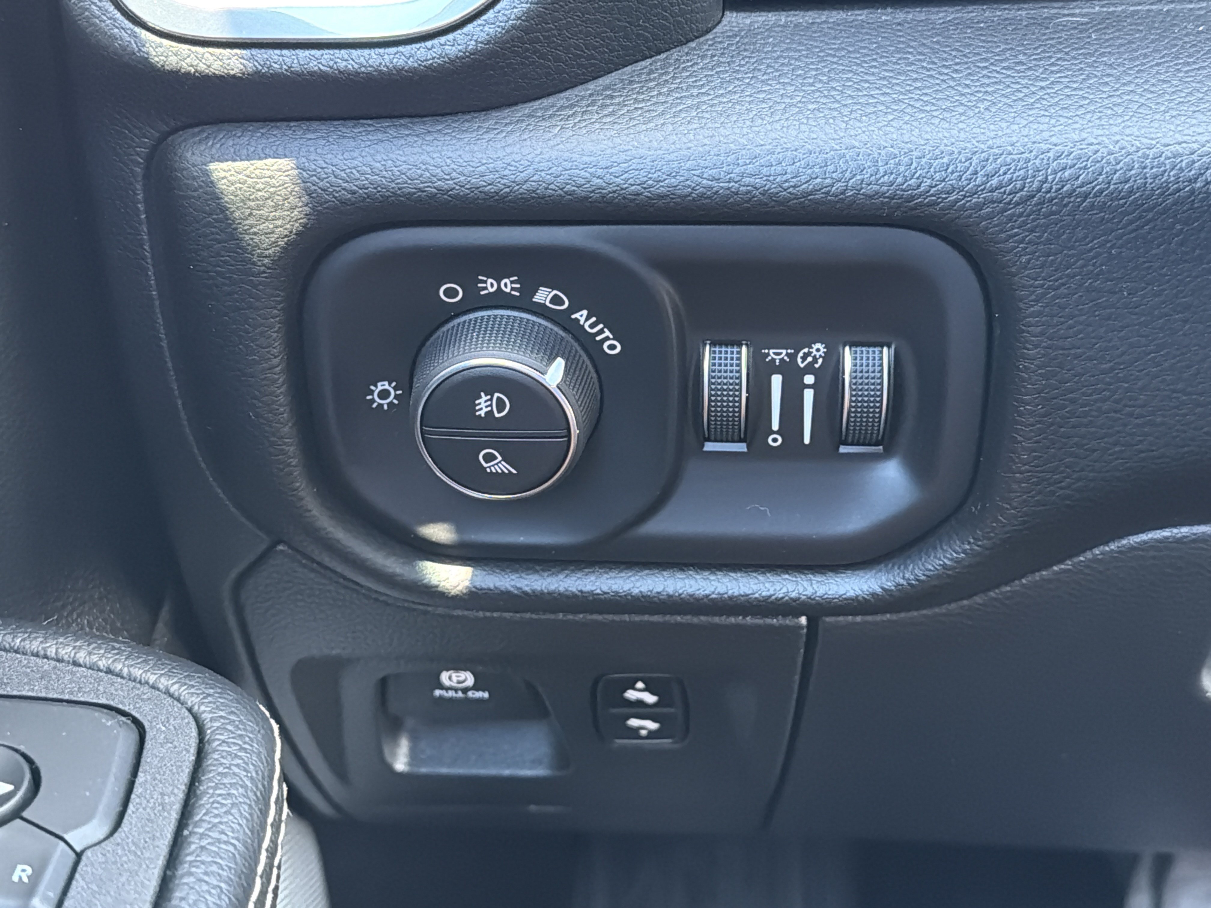 Used 2026 RAM 1500 Laramie AWD/4WD image 21