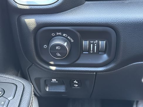 Used 2026 RAM 1500 Laramie AWD/4WD image 21