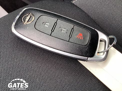 Used 2024 Nissan Rogue S AWD/4WD image 24