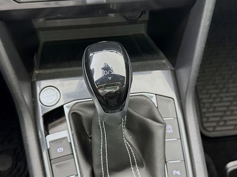 Used 2024 Volkswagen Tiguan SE R-Line w/ MDO Package, Three-Row FWD image 17