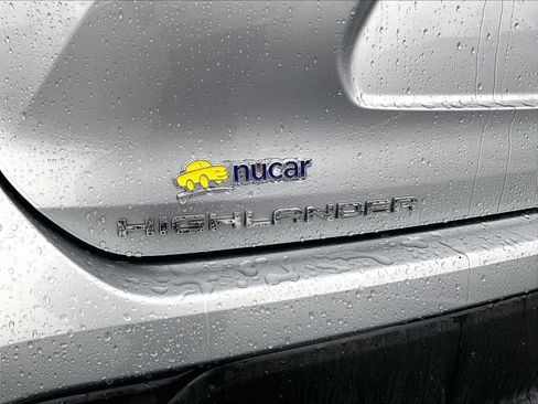 Used 2022 Toyota Highlander XLE image 29