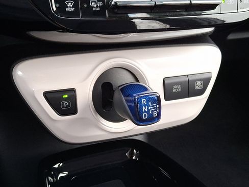 Used 2017 Toyota Prius Three image 16