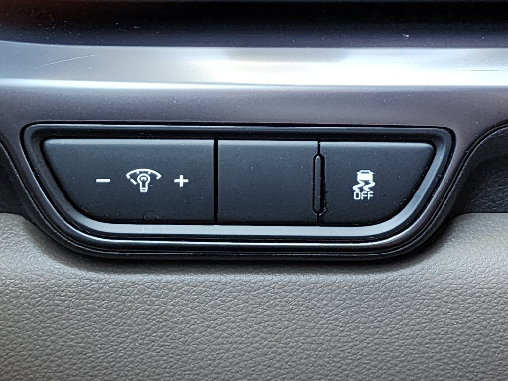 Used 2025 Kia Carnival FWD image 35
